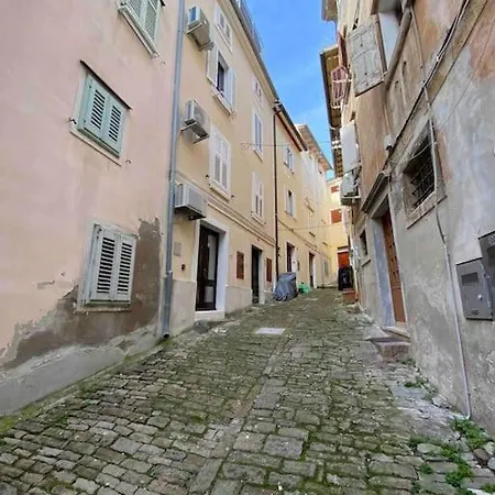 Apartment 'round The Corner